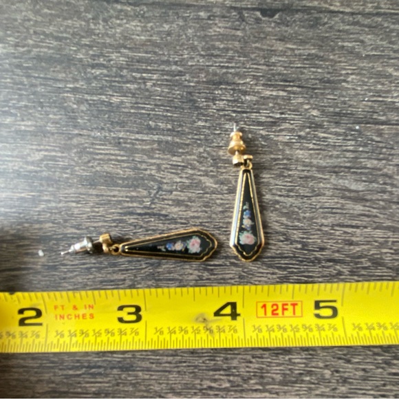 Vintage Teardrop Floral Black Gold Stud Earrings Set - Picture 6 of 6